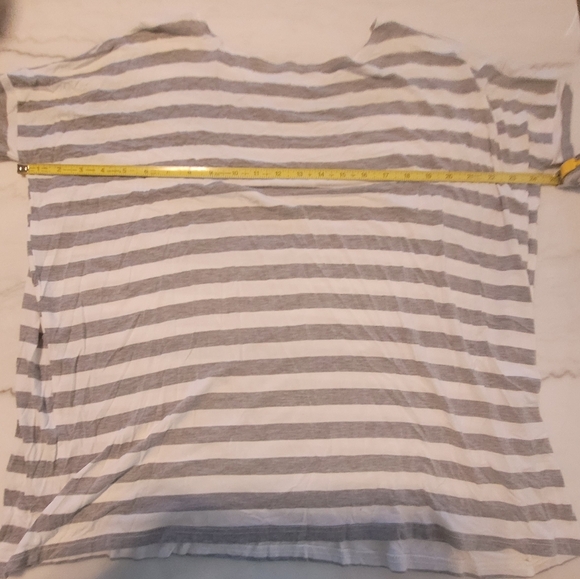Piko 1988 Striped Gray and White Boxy Short Sleeve Tee - Picture 3 of 4